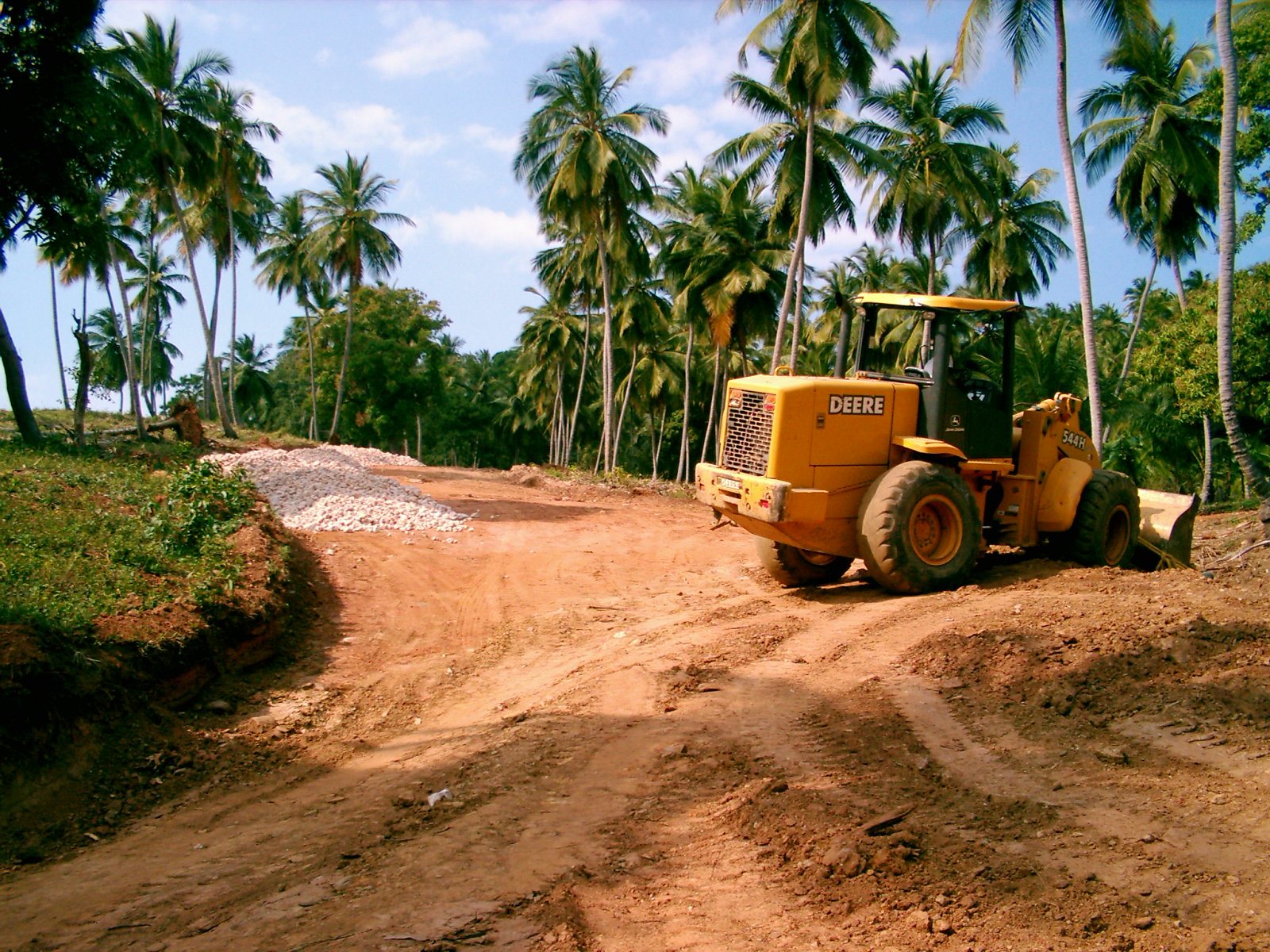 Cutting the first streets at Puerto La Palma